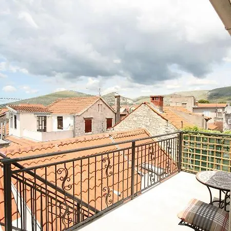 Beljan 3* Τρογκίρ