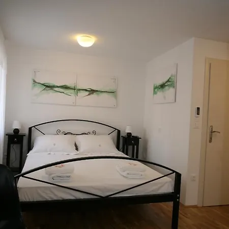 Πανσιόν Beljan Τρογκίρ