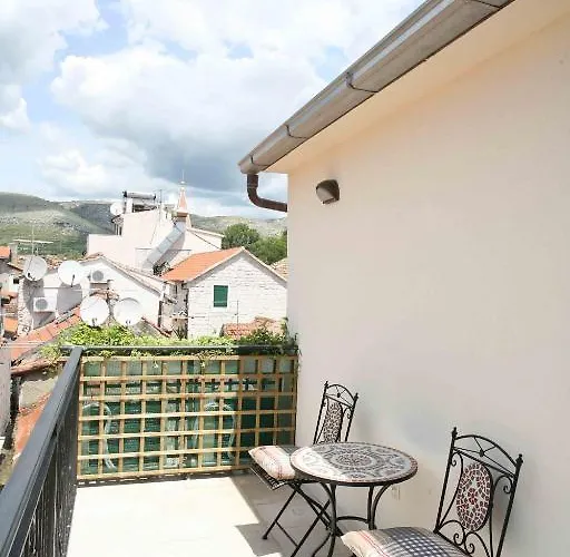 Heritage Stone House Rooms Beljan - Trogir Old Town بيت ضيافة 3*