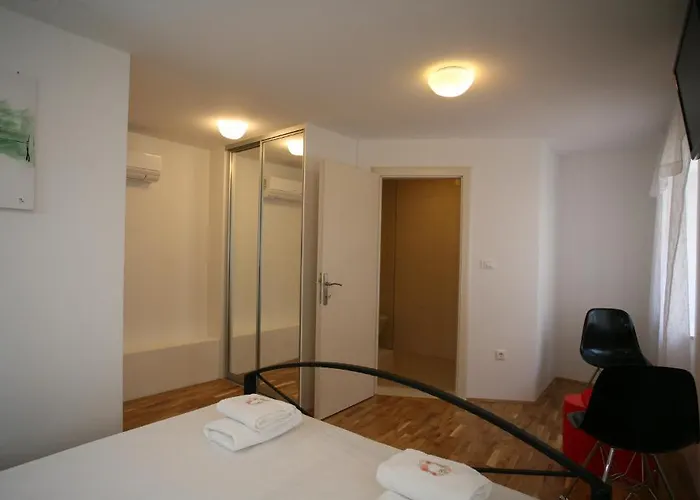 Heritage Stone House Rooms Beljan - Trogir Old Town بيت ضيافة 3*
