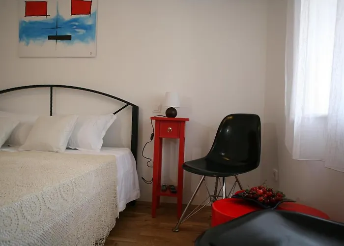 Heritage Stone House Rooms Beljan - Trogir Old Town بيت ضيافة 3*